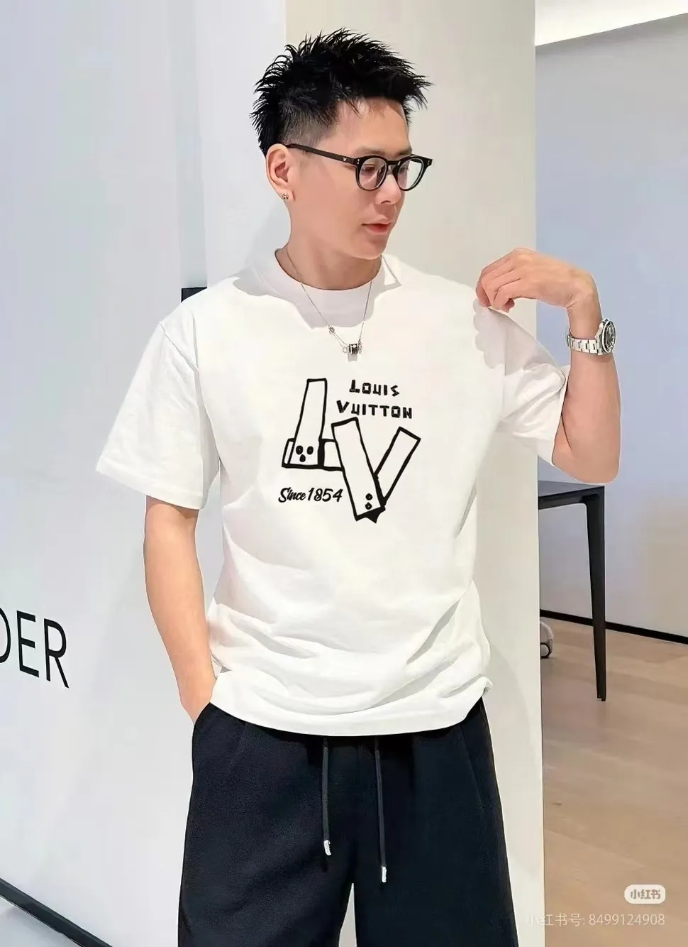 Louis Vuitton/ logo